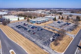 N28W23050 Roundy Dr, Pewaukee, WI - Vue aérienne  vue de carte