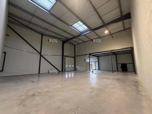 Plus de détails pour Local d'activités à louer