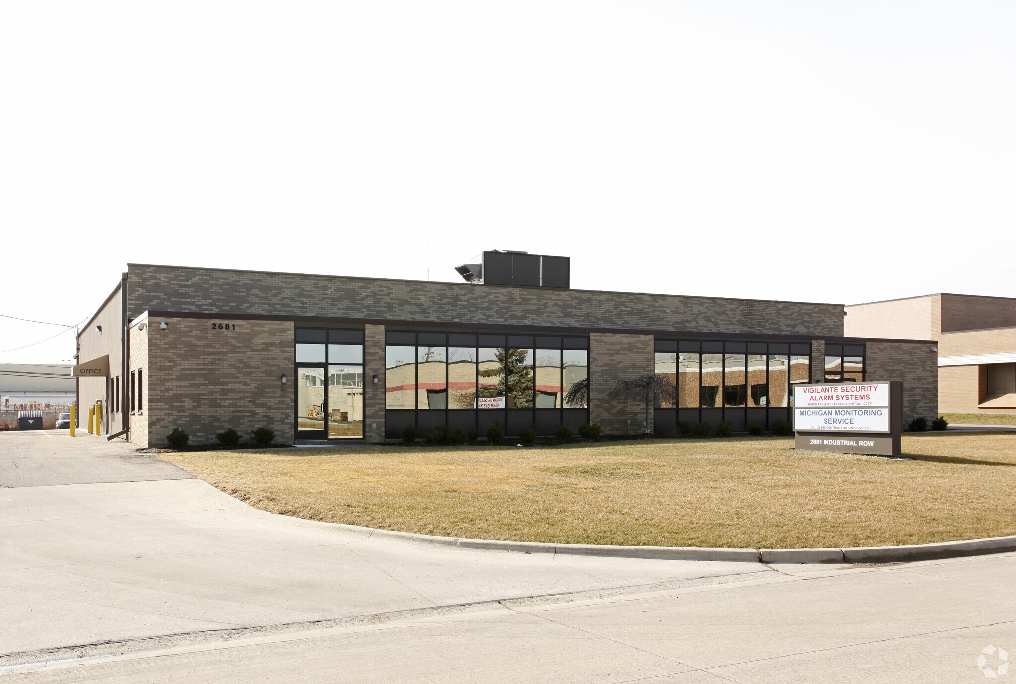 2681-2687 Industrial Row Dr, Troy, MI à louer Photo de l’immeuble– Image 1 sur 3
