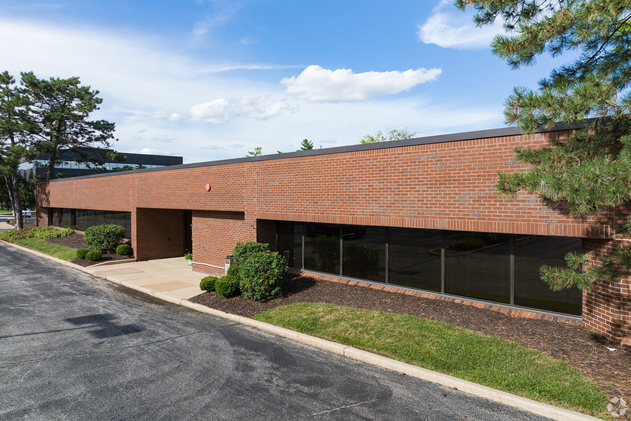 2029 Woodland Pky, Maryland Heights, MO à louer Photo de l’immeuble– Image 1 sur 7