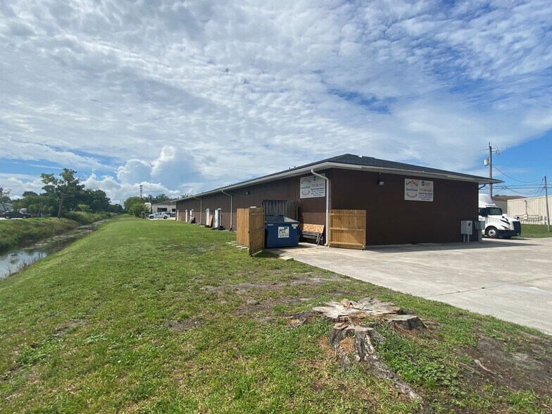 1901-1913 SW Biltmore St, Port Saint Lucie, FL à vendre - Photo de l’immeuble – Image 2 sur 8