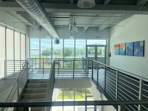 561 NE 79th St, Miami, FL à louer Photo intérieure– Image 2 sur 3