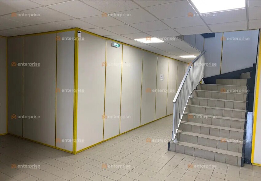 Bureau dans Illies à vendre - Photo de l’immeuble – Image 2 sur 8