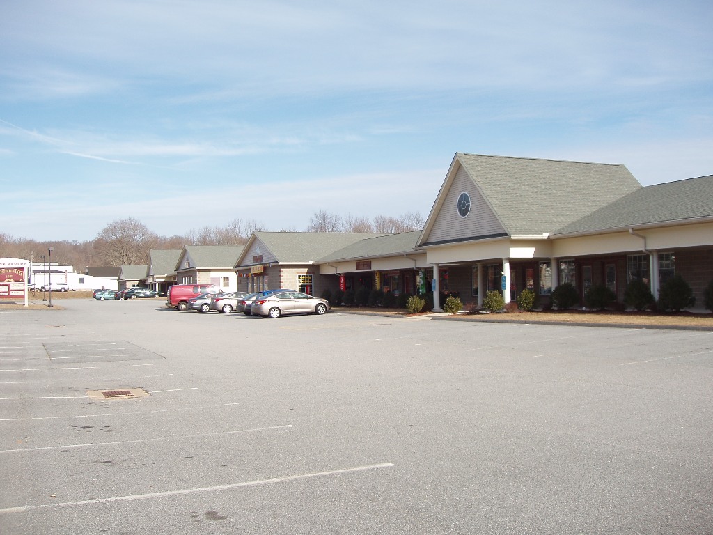1031 Norwich New London Tpke, Uncasville, CT à louer Photo de l’immeuble– Image 1 sur 2