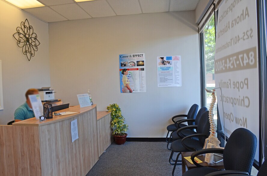 910-946 N Green Bay Rd, Waukegan, IL à louer - Photo de l’immeuble – Image 2 sur 11