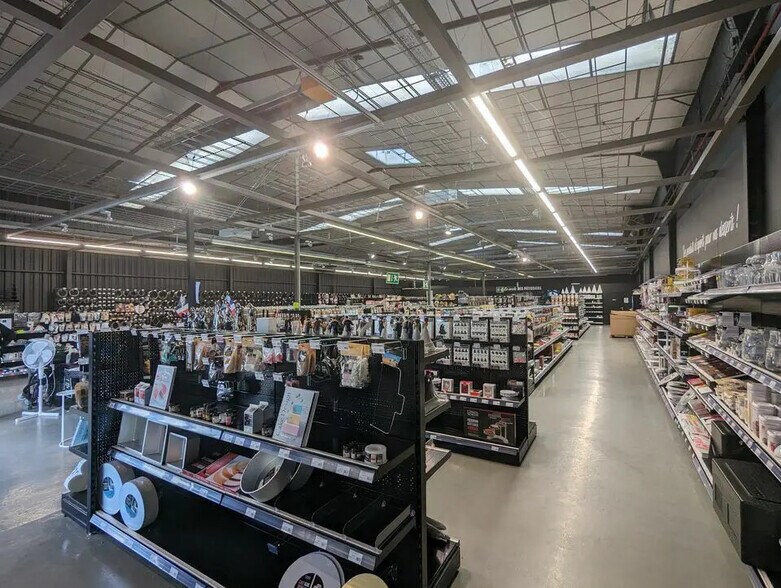 Local commercial dans Barentin à louer - Photo intérieure – Image 2 sur 5