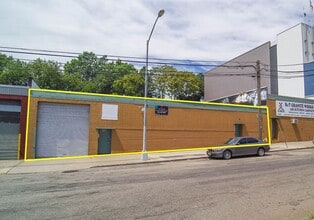 2566 Borough Pl, Woodside, NY à louer Photo de l’immeuble– Image 2 sur 9