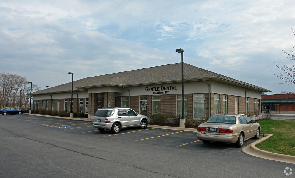608 E Veterans Pky, Yorkville, IL à louer - Photo de l’immeuble – Image 3 sur 50