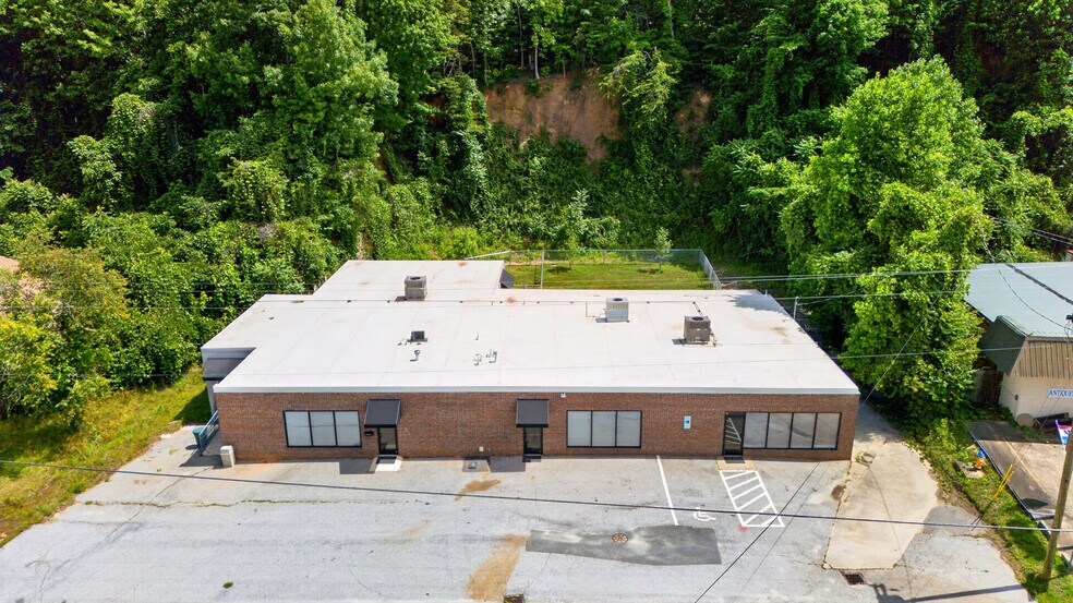 1141 S Trade St, Tryon, NC à louer - Photo de l’immeuble – Image 2 sur 11