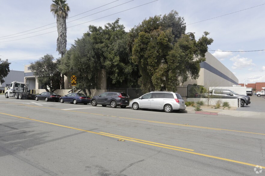 2911 E Harcourt St, Compton, CA à vendre - Photo de l’immeuble – Image 3 sur 3