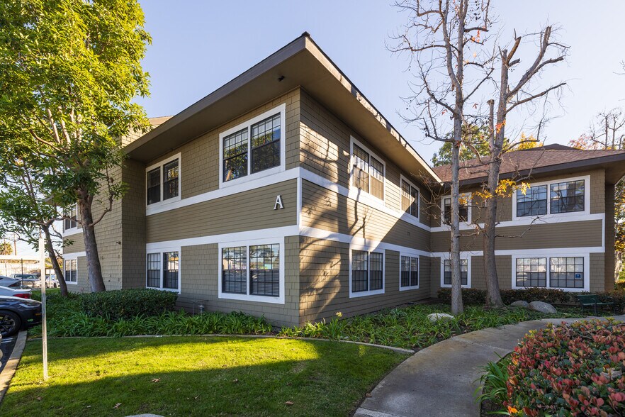 2900 Bristol St, Costa Mesa, CA à vendre - Photo principale – Image 1 sur 11