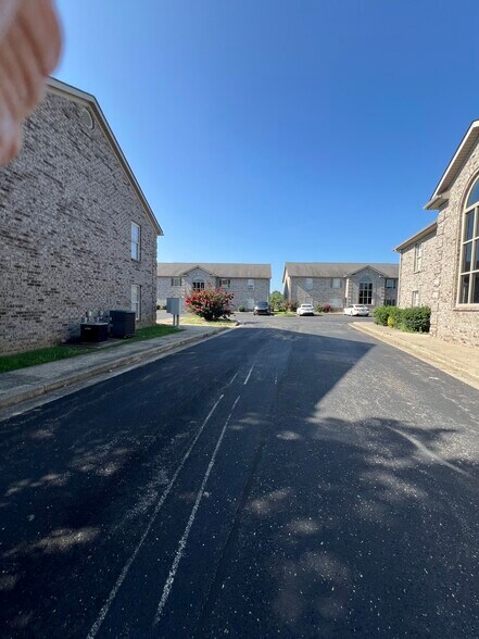 502 Nandino Cir, Berea, KY à vendre - Photo principale – Image 1 sur 8
