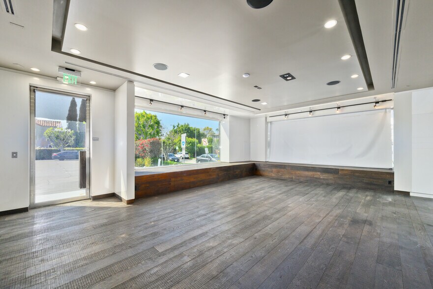 666 N Kilkea Dr, Los Angeles, CA à louer - Photo intérieure – Image 2 sur 9