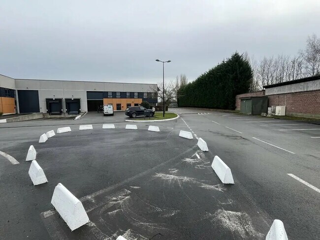 Plus de détails pour Local d'activités à louer