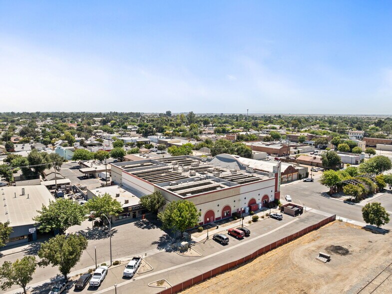 400 Follett St, Lemoore, CA à vendre - Photo de l’immeuble – Image 3 sur 35