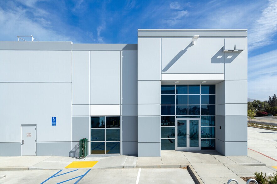 7225 Old 215 Frontage Rd. & Alessandro Blvd, Riverside, CA à louer - Photo de l’immeuble – Image 2 sur 6