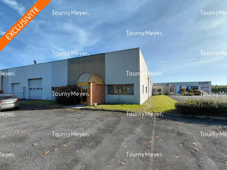 Local d'activités dans La Selle-en-Luitré à vendre - Photo de l’immeuble – Image 3 sur 5