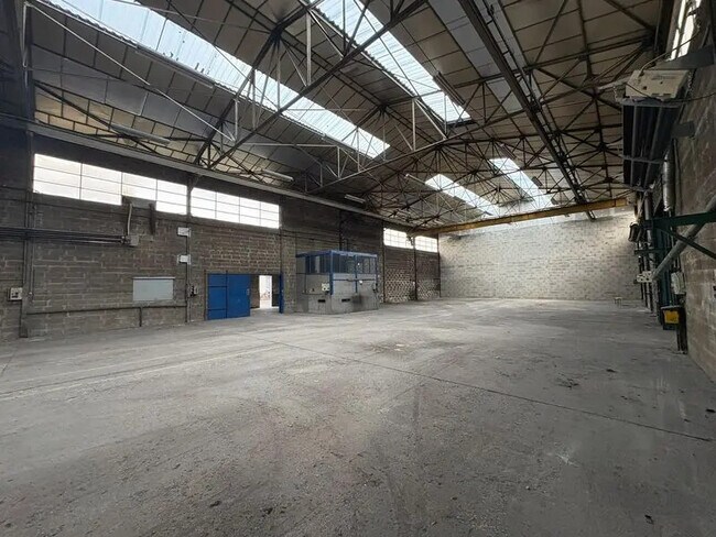 Plus de détails pour 454 Chemin Du Champ De Lière, Rillieux-la-Pape - Local d’activités à vendre