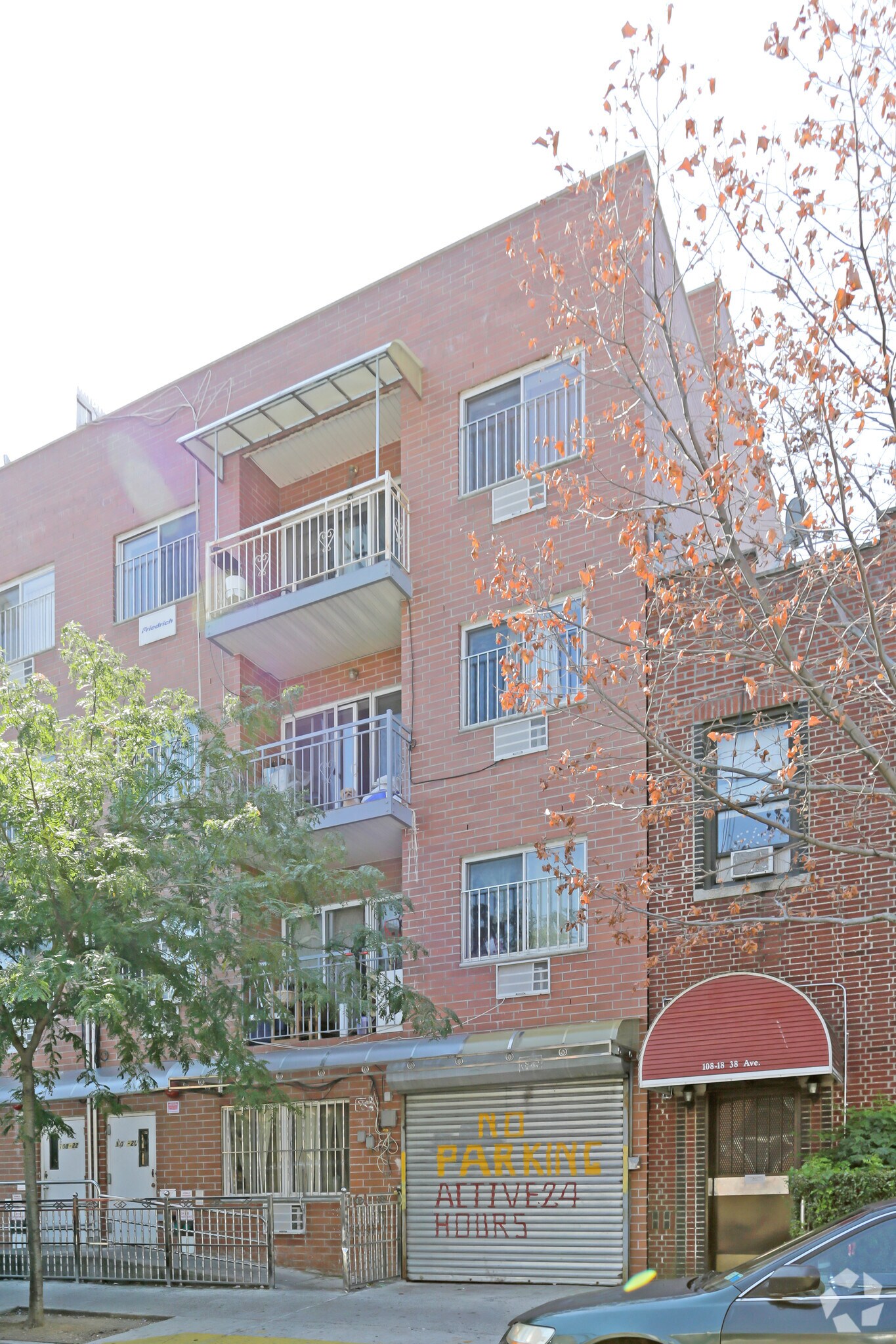 10820 38th Ave, Corona, NY à vendre Photo principale– Image 1 sur 3