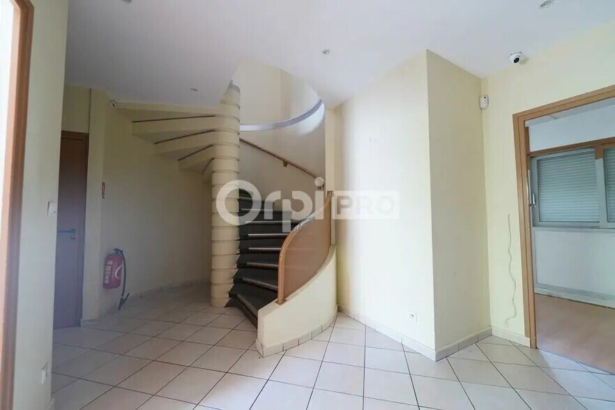 Bureau dans Lyon à louer - Photo de l’immeuble – Image 2 sur 12