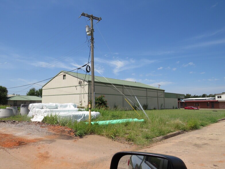 9218 N Western Ave, Oklahoma City, OK à vendre - Photo de l’immeuble – Image 2 sur 22