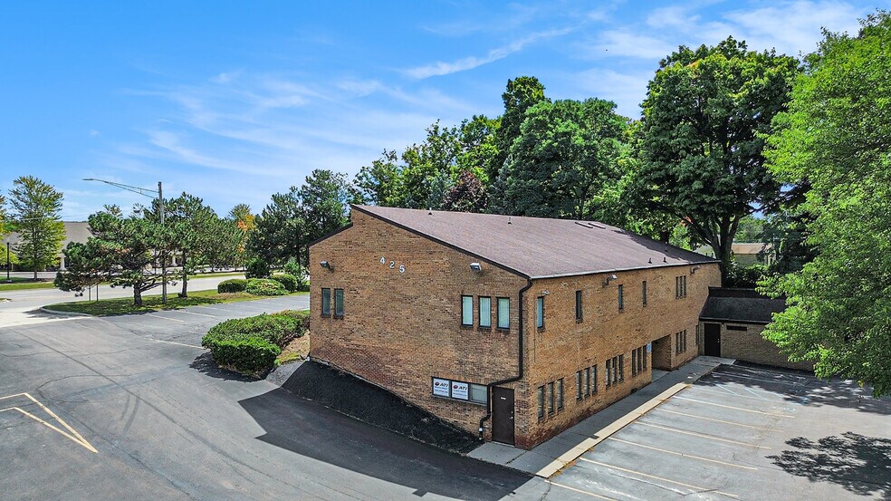 425 N Park Blvd, Lake Orion, MI à vendre - Photo de l’immeuble – Image 2 sur 11