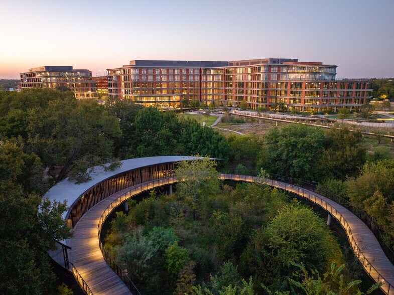 1017 Springdale Rd, Austin, TX à louer - Photo de l’immeuble – Image 3 sur 34