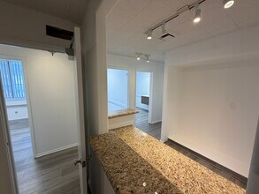 13320 Riverside Dr, Sherman Oaks, CA à louer Photo intérieure– Image 1 sur 8