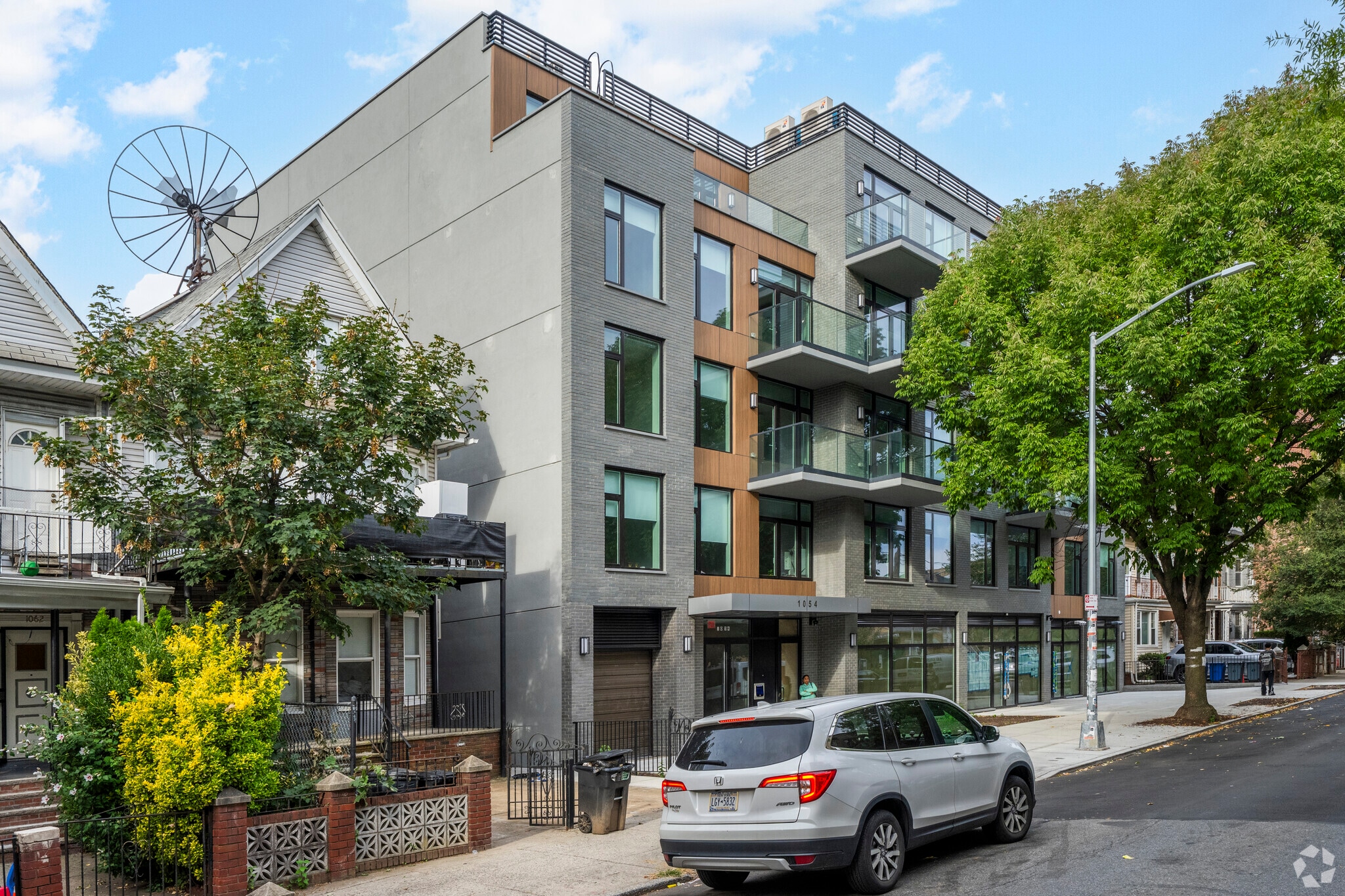 1054 41st St, Brooklyn, NY à louer Photo principale– Image 1 sur 5