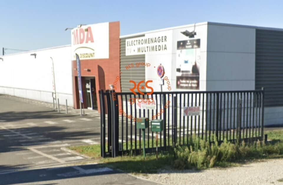 Local commercial dans Le Haillan à louer Photo de l’immeuble– Image 1 sur 5