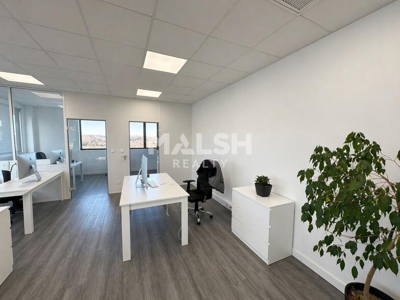 Bureau dans Chasse-sur-Rhône à louer - Photo intérieure – Image 1 sur 2