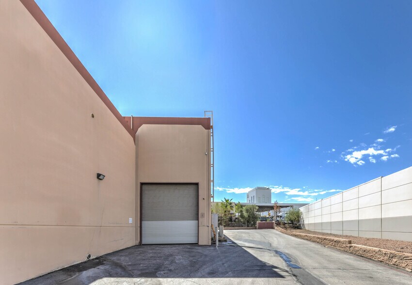 141 Cassia Way, Henderson, NV à vendre - Photo de l’immeuble – Image 3 sur 11