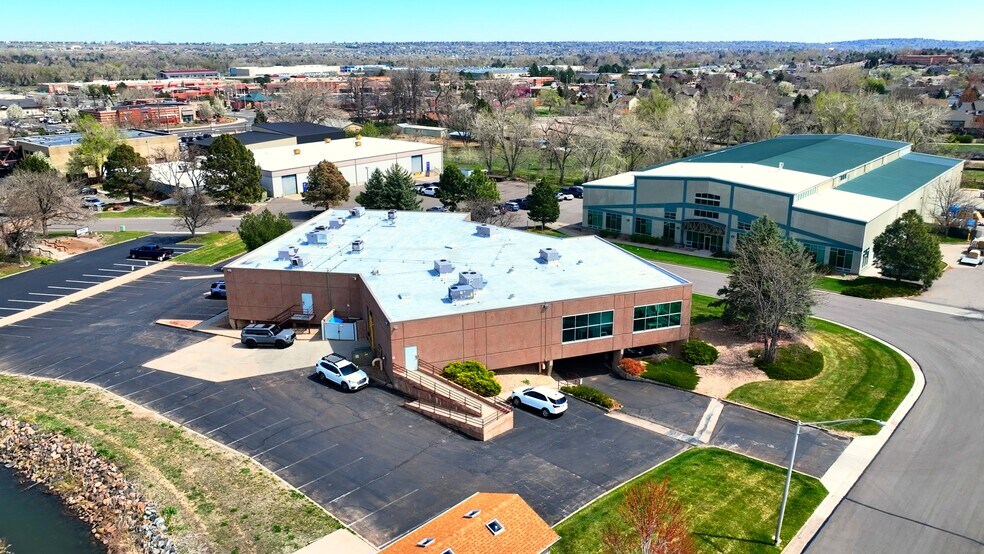 6275 Joyce Dr, Arvada, CO à vendre - Vidéo aérienne – Image 2 sur 15