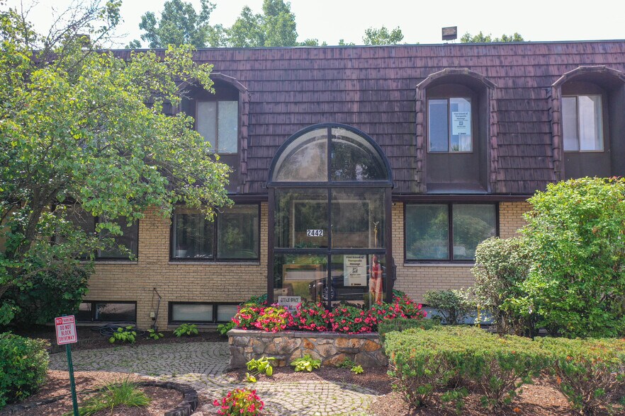 2442 E Maple Ave, Flint, MI à louer - Photo de l’immeuble – Image 2 sur 24
