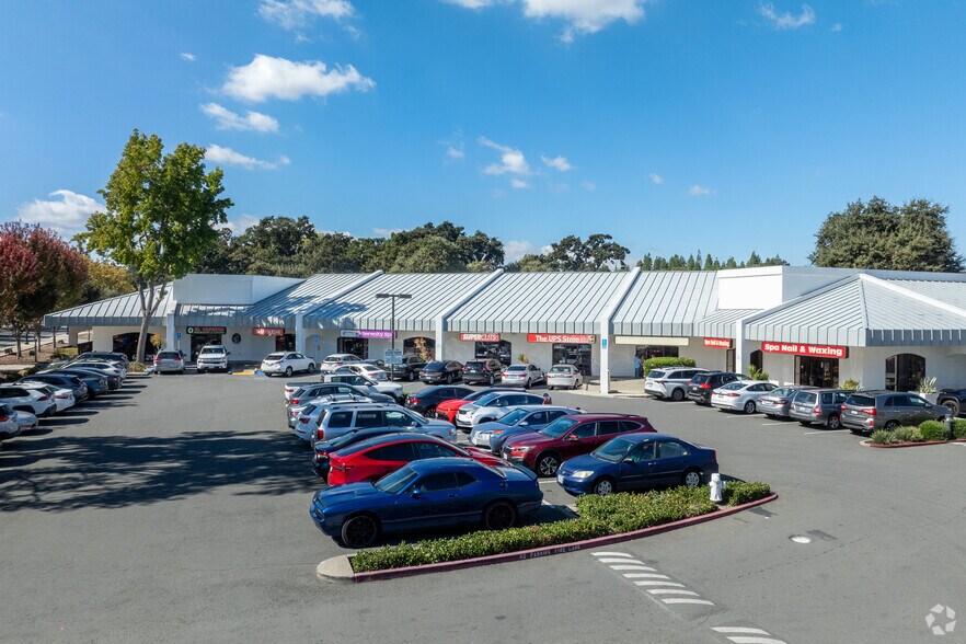 30-60 Golf Club Rd, Pleasant Hill, CA à louer - Photo de l’immeuble – Image 1 sur 3