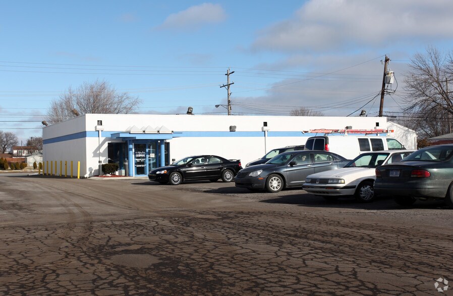 2870 14 Mile Rd, Warren, MI à vendre - Photo de l’immeuble – Image 3 sur 7