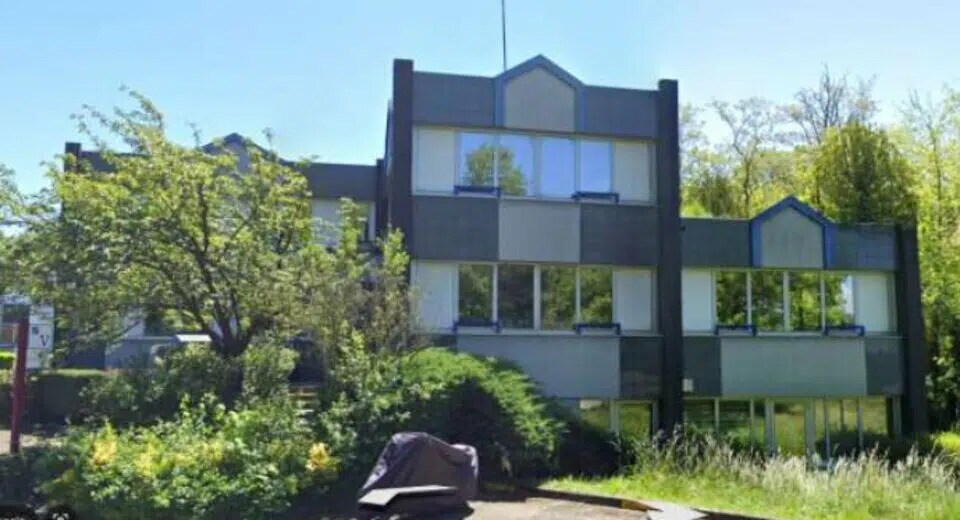 Bureau dans Lissieu à vendre - Photo de l’immeuble – Image 3 sur 14
