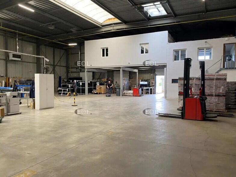 Industriel/Logistique dans Santeny à louer - Photo de l’immeuble – Image 2 sur 5