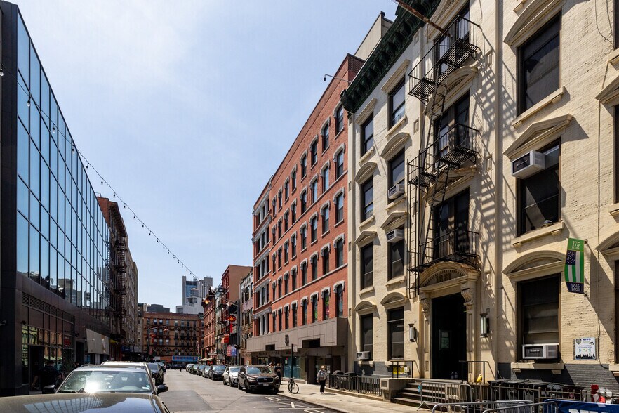 13 Elizabeth St, New York, NY à louer - Photo de l’immeuble – Image 2 sur 5