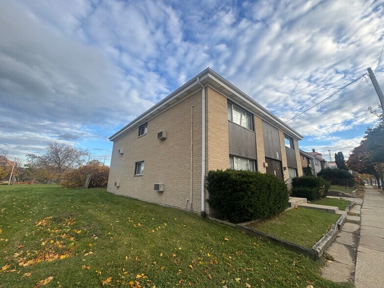 944 N 20th St, Milwaukee, WI à vendre - Photo de l’immeuble – Image 2 sur 24