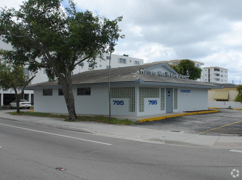 795 S Federal Hwy, Hollywood, FL à louer - Photo principale – Image 1 sur 19