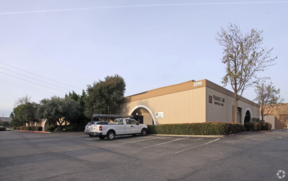 3030-3090 Lawrence Expy, Santa Clara, CA à louer - Photo de l’immeuble – Image 3 sur 11