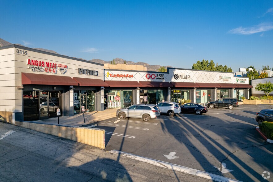3115 Foothill Blvd, La Crescenta, CA à louer - Photo de l’immeuble – Image 3 sur 5
