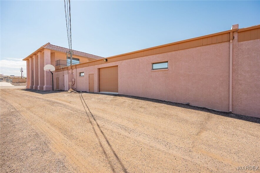 1055 Empire Dr, Lake Havasu City, AZ à louer - Photo de l’immeuble – Image 3 sur 64