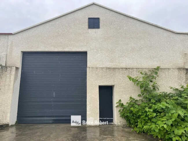 Plus de détails pour Local d'activités à louer