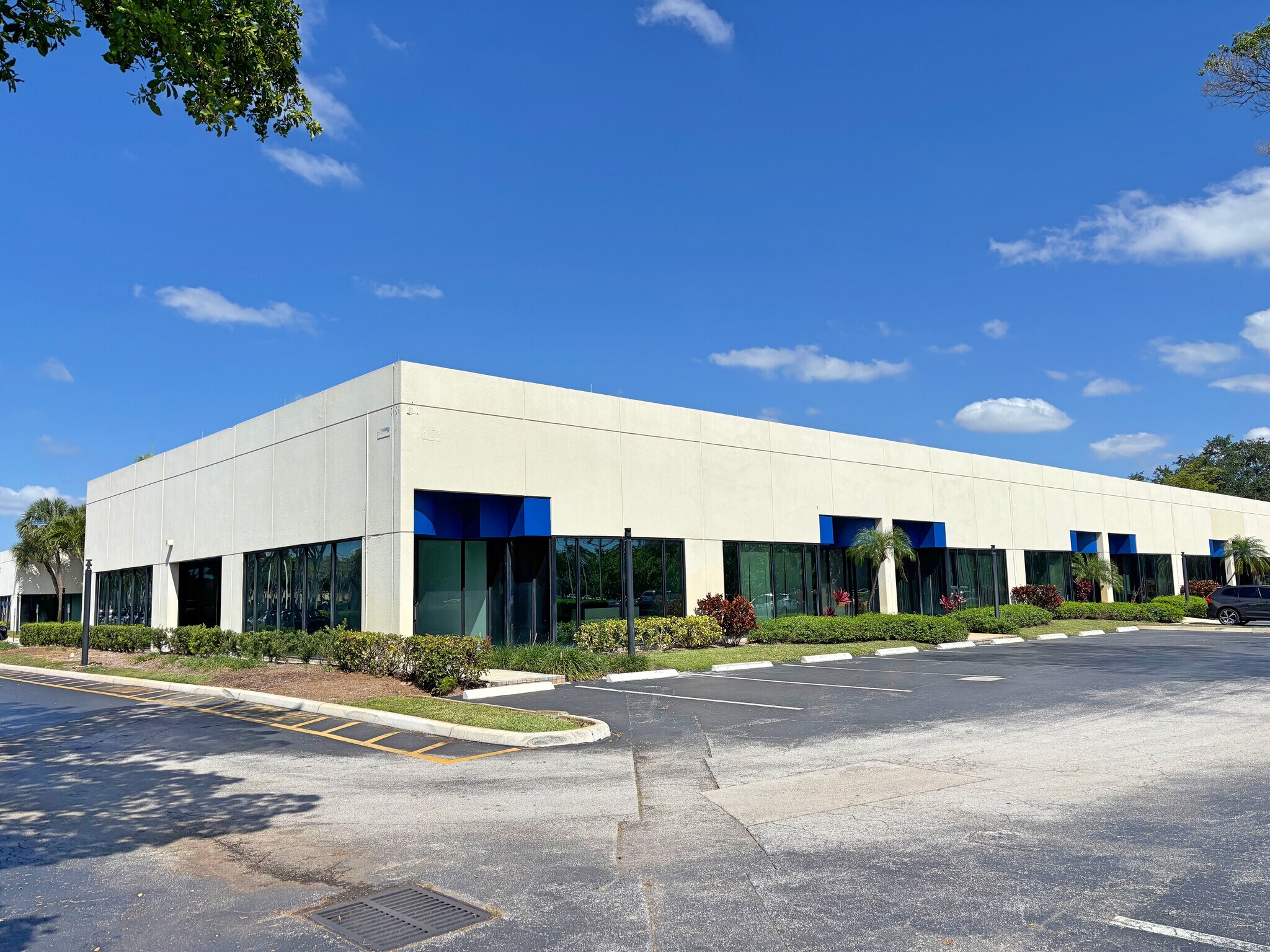 901 Clint Moore Rd, Boca Raton, FL à vendre Photo de l’immeuble– Image 1 sur 17