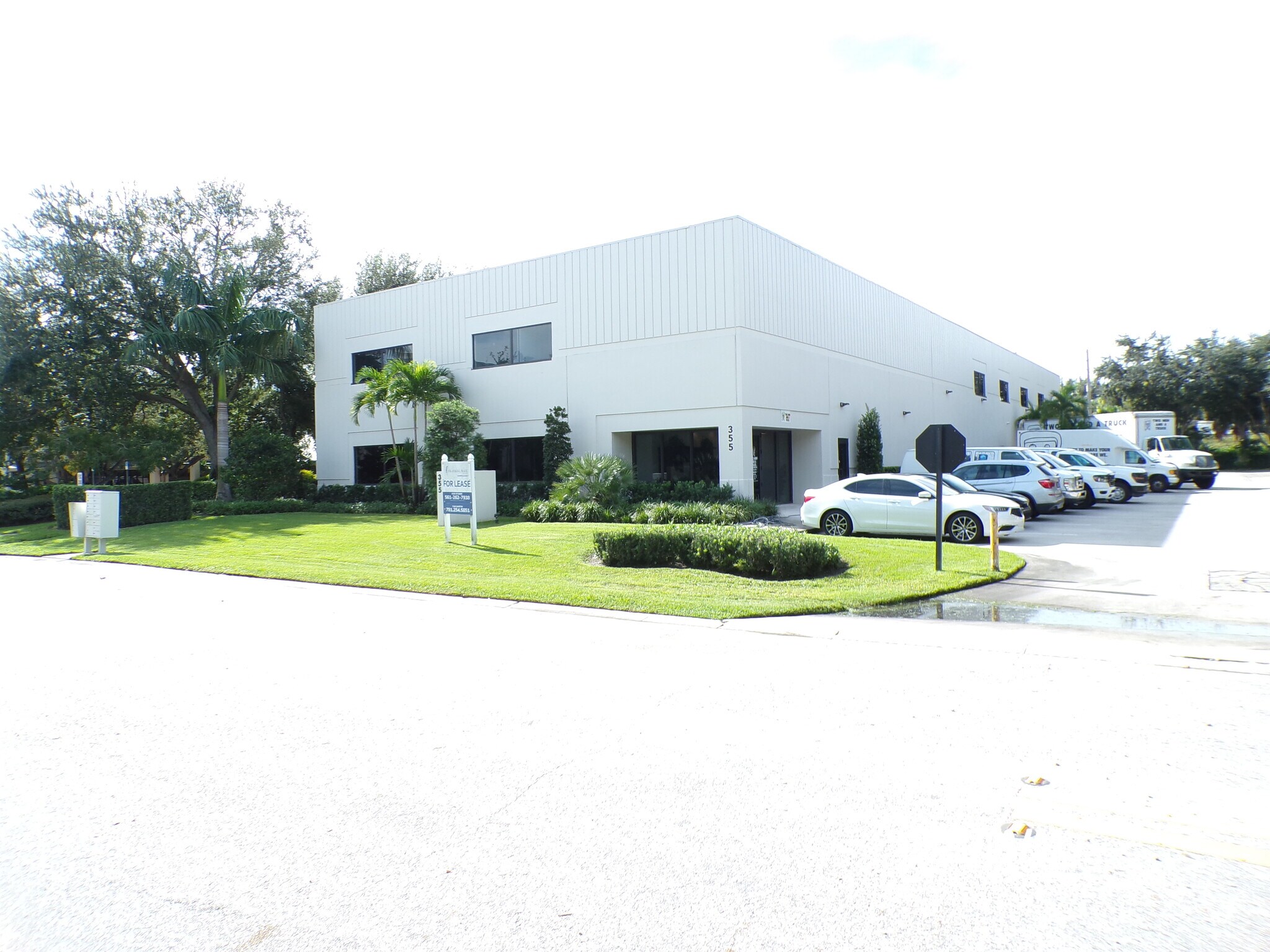 355 Hiatt Dr, Palm Beach Gardens, FL à louer Photo de l’immeuble– Image 1 sur 3