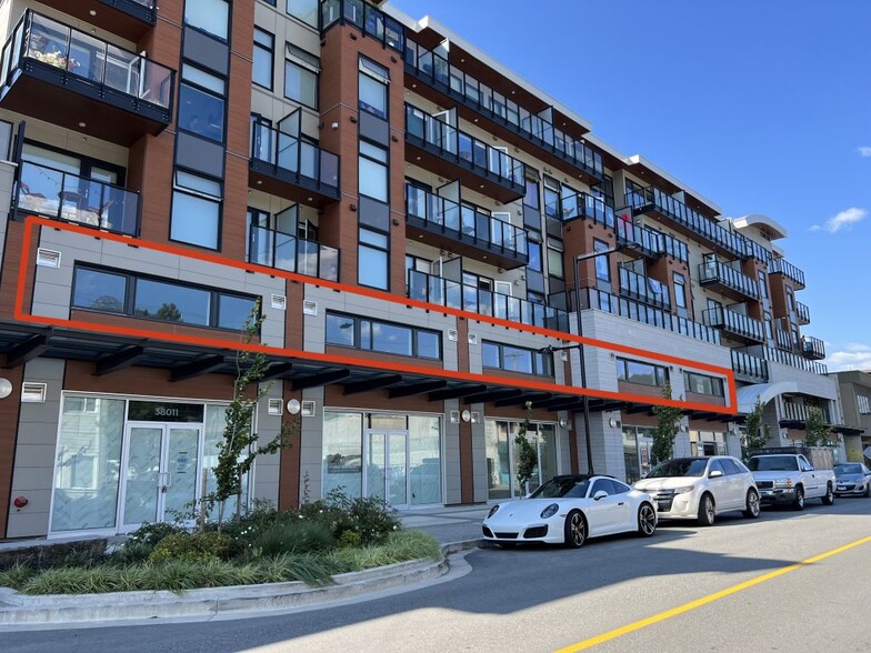 38033-38041 2 Av, Squamish, BC à louer - Photo de l’immeuble – Image 1 sur 13