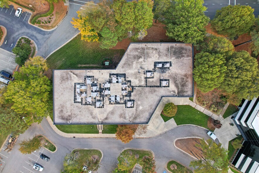 4815 Emperor Blvd, Durham, NC à louer - Photo de l’immeuble – Image 2 sur 9