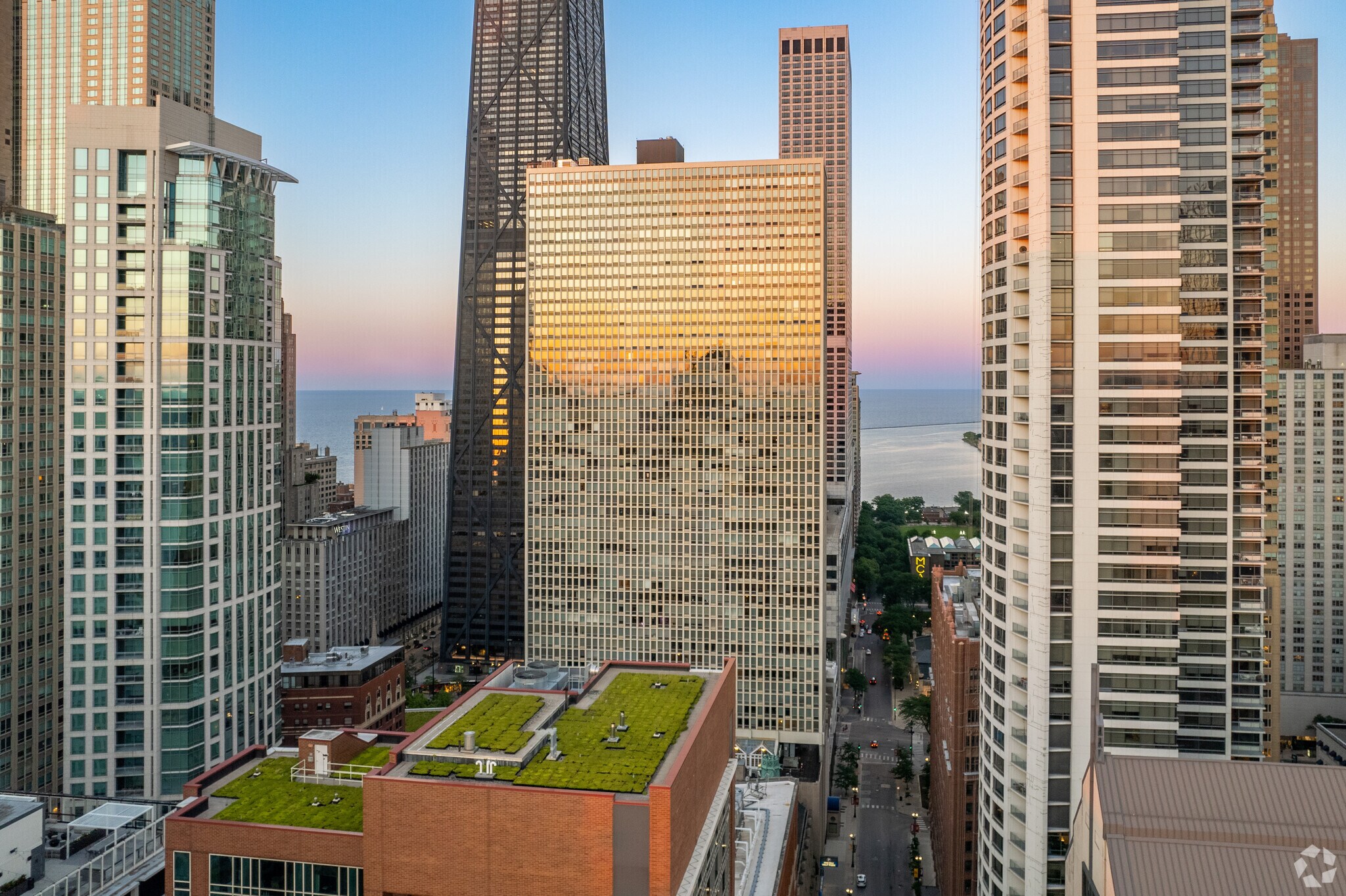 111 E Chestnut St, Chicago, IL à louer Photo de l’immeuble– Image 1 sur 11